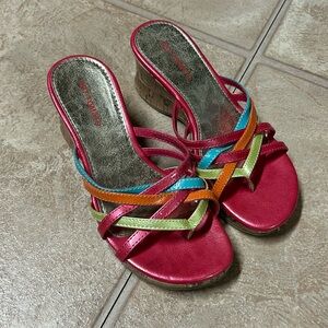 Strapped girl’s pumps